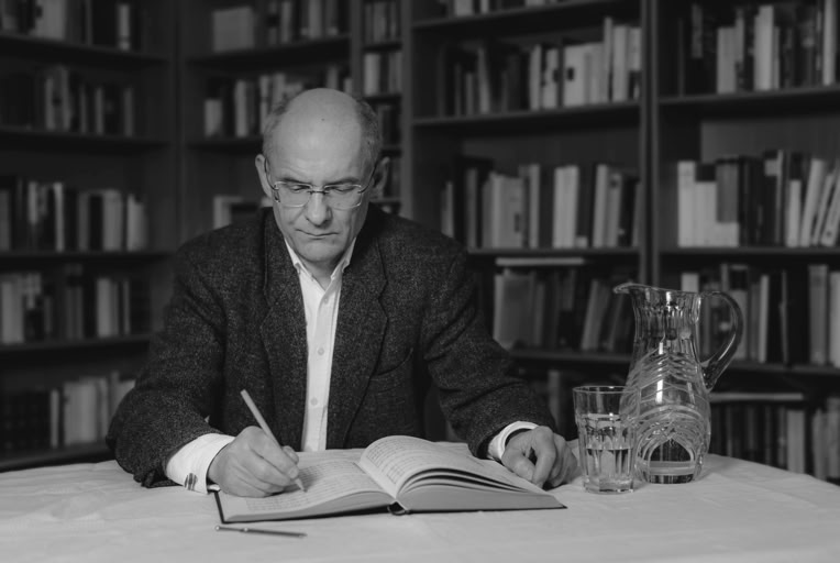 Dr. Gerhard Hölzle
